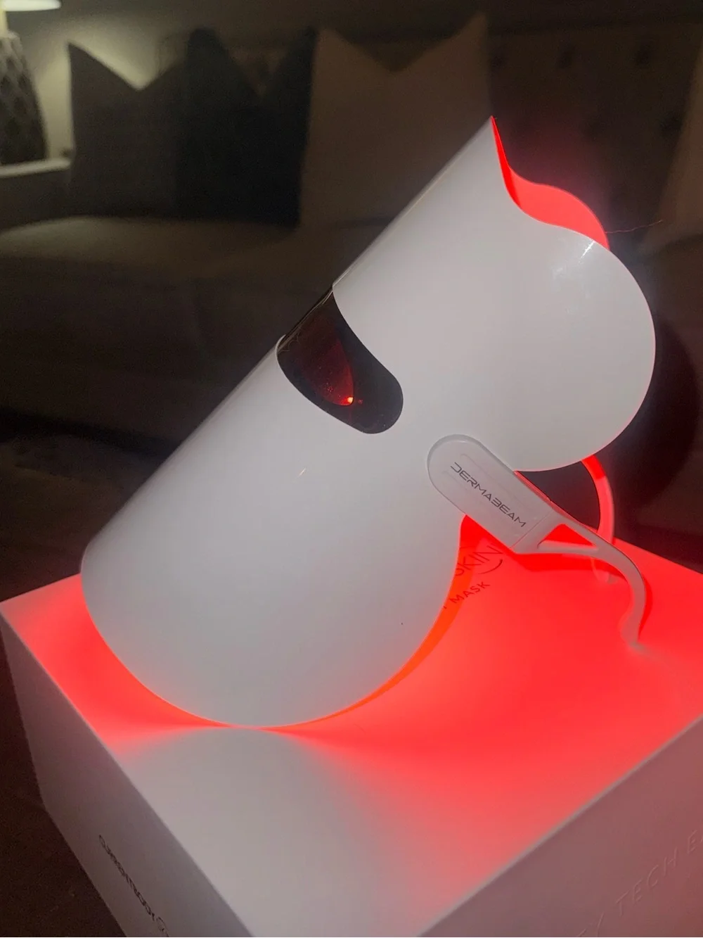 ✨🔥 Dermabeam Pro RED Light Therapy LED Mask - with Eye protection, CORDLESS